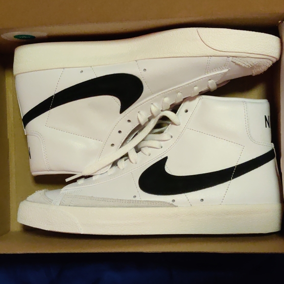Nike Blazer - Picture 1 of 3